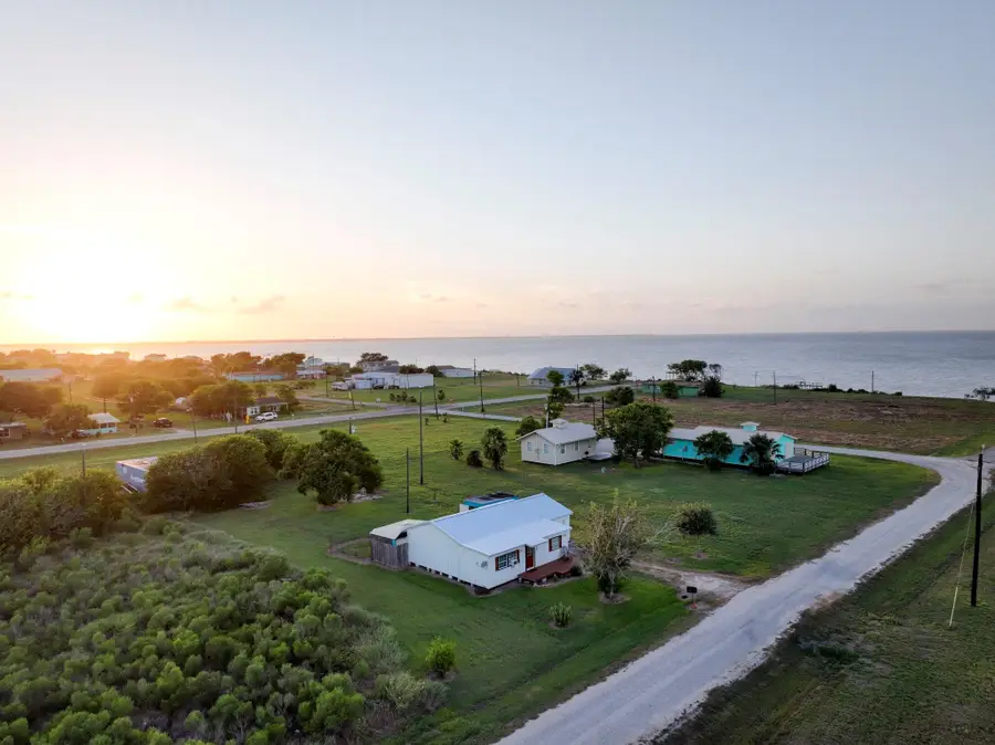 890 N Quailrun Ave, Port Lavaca, TX 77979 - #2