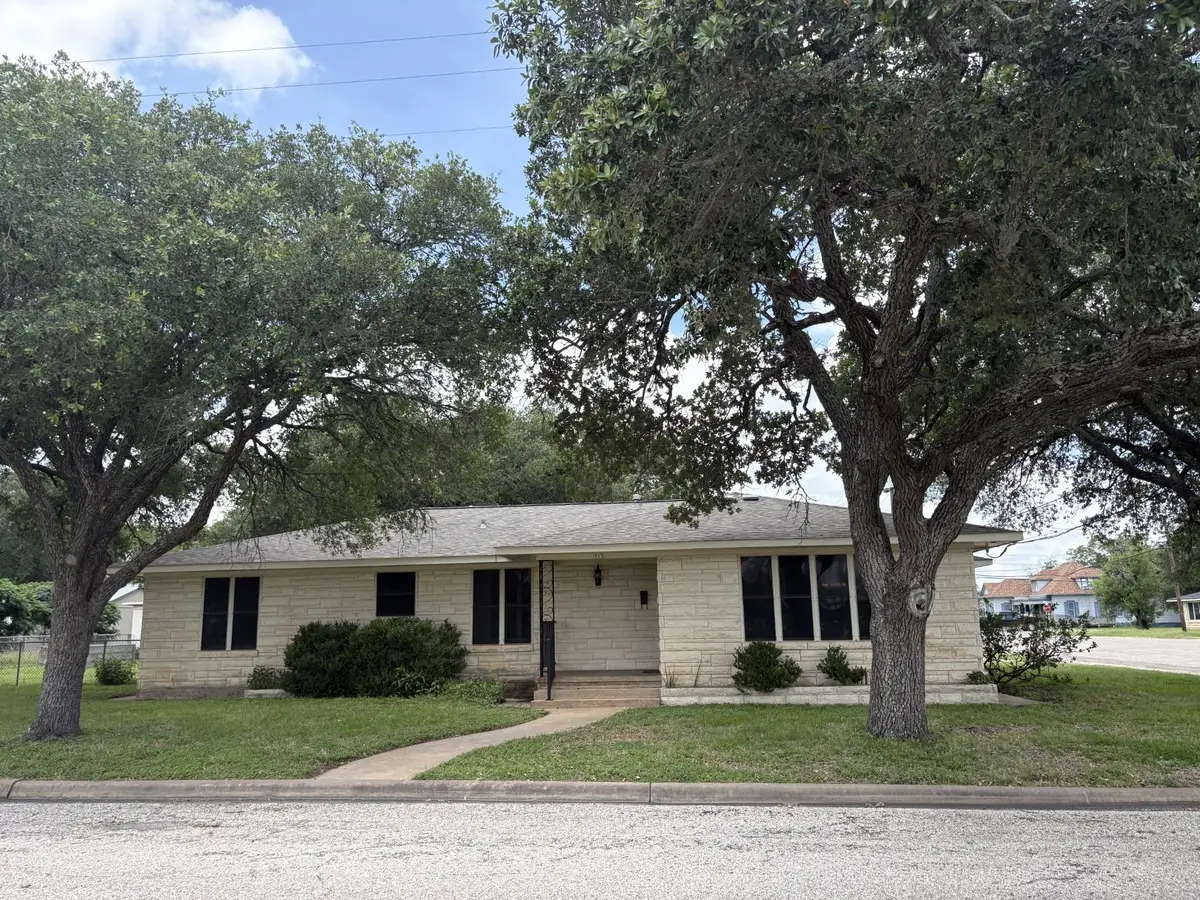 393 N Manse Ave, Giddings, TX 78942 - #1