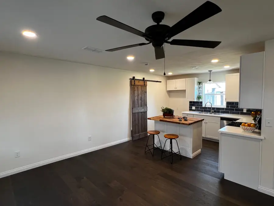 205 E Train St, Ellinger, TX 78938 - #3