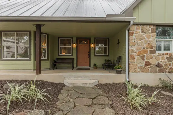 12400 Shady Acres Dr, Buda, TX 78610