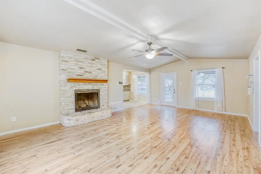 2114 Bel Air Dr, Taylor, TX 76574 - #2