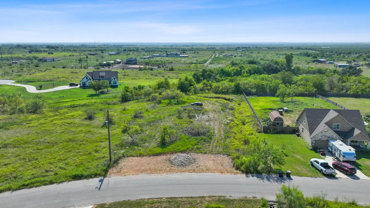 296 E Ridge Ln, Niederwald, TX 78640 - Image #1
