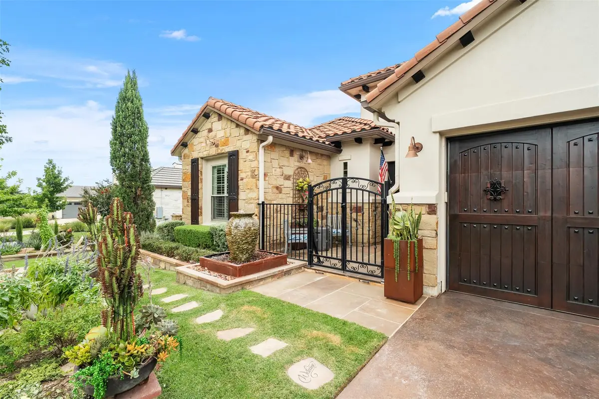 209 E Cimarron Hills Trl E, Georgetown, TX 78628 - #1