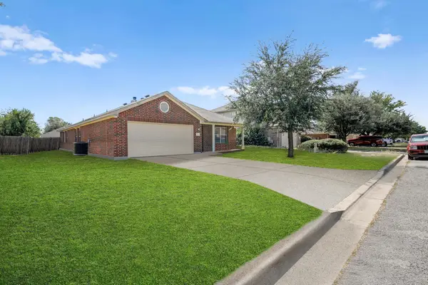 114 Gainer Dr, Hutto, TX 78634