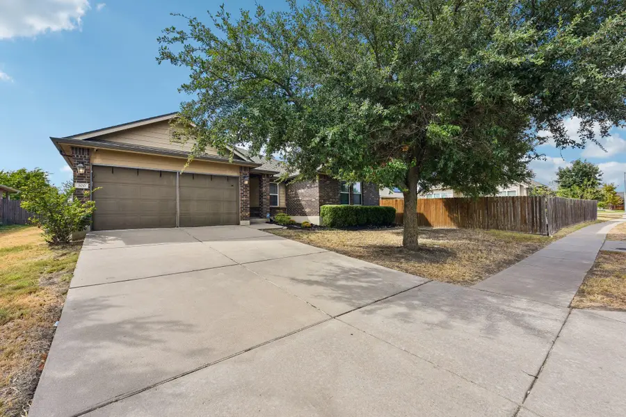 300 Hendelson Ln, Hutto, TX 78634 - #3
