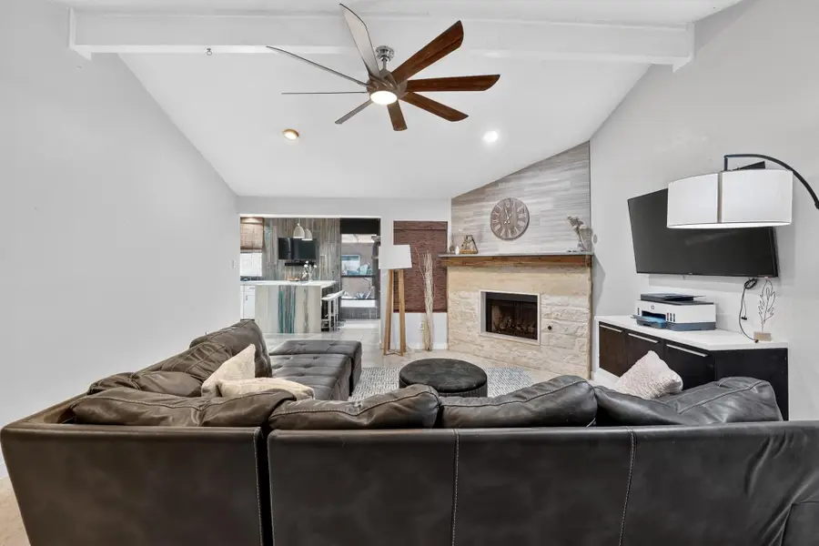 404 Las Cruces St, Buda, TX 78610 - #3