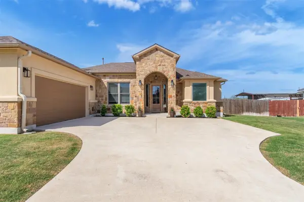 107 Les Ln, Smithville, TX 78957