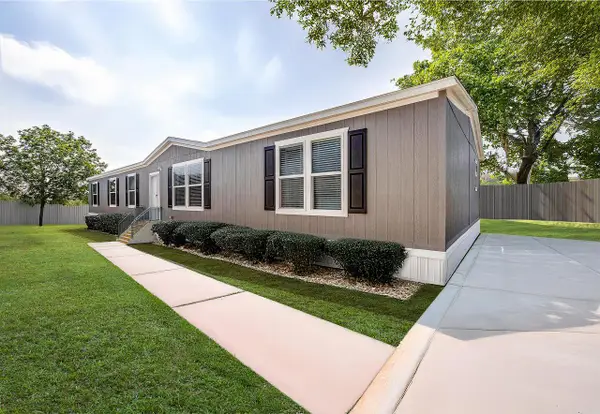 1304 Saddleback Dr, Bellville, TX 77418