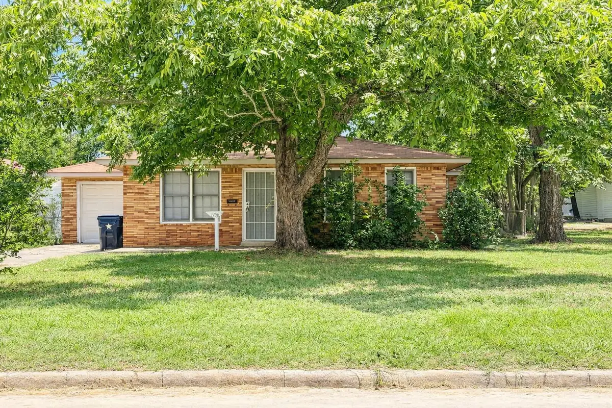 608 Green St, Rockdale, TX 76567 - #1