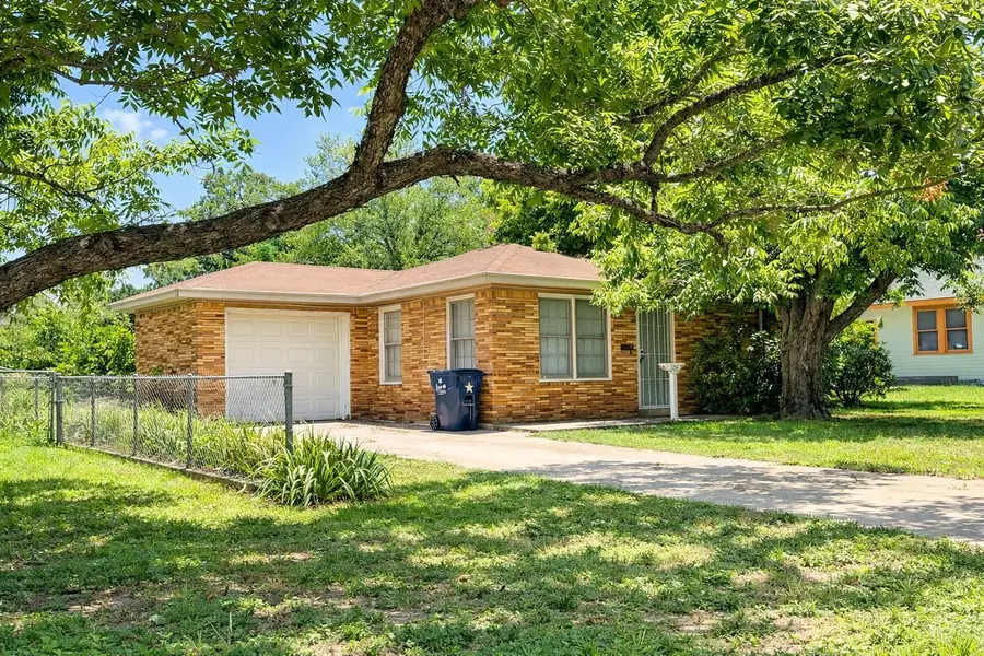 608 Green St, Rockdale, TX 76567 - #2