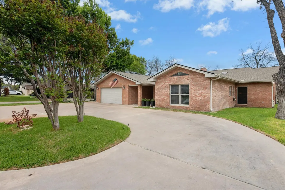 407 Olympia Fields St, Meadowlakes, TX 78654 - #1