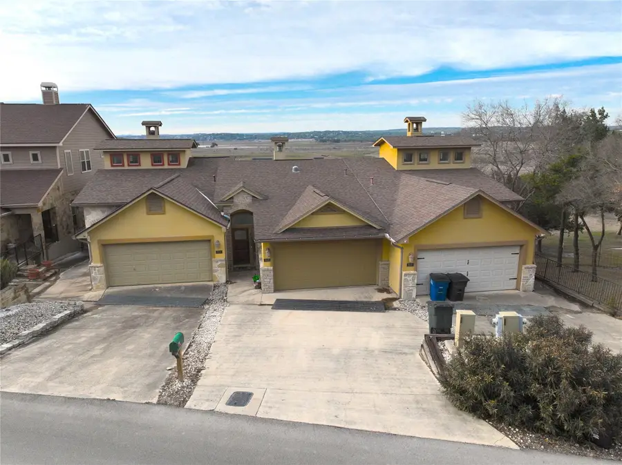 952 Parkview Dr, Canyon Lake, TX 78133 - Image #2