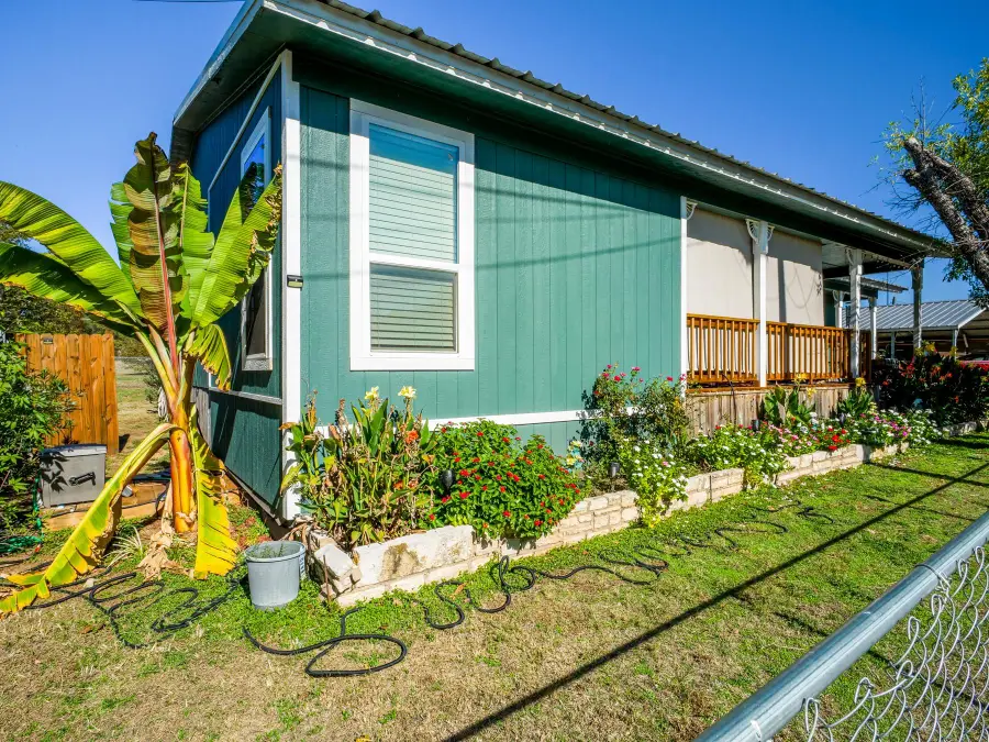 301 E Castlebriar Dr, Marble Falls, TX 78654 - Image #2