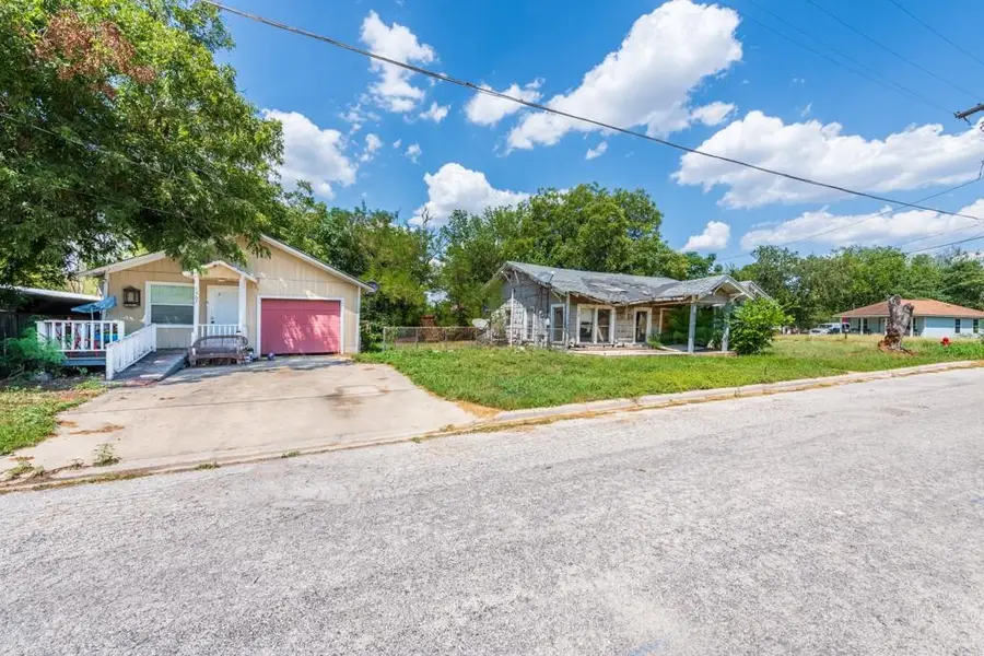 1507 Cummings St, Luling, TX 78648 - #2