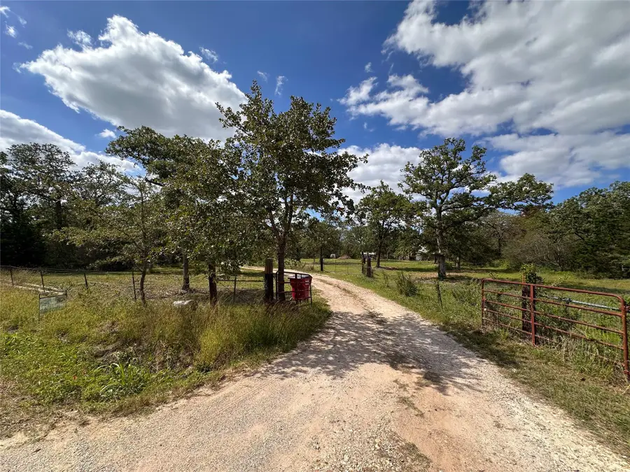 380 Woodlands Dr, Bastrop, TX 78602 - #2