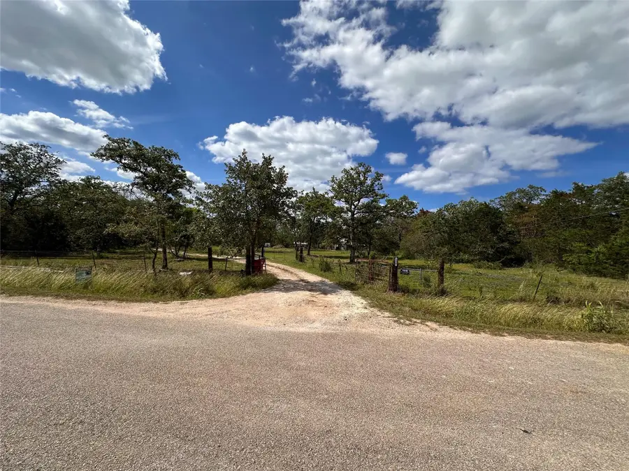 380 Woodlands Dr, Bastrop, TX 78602 - #3