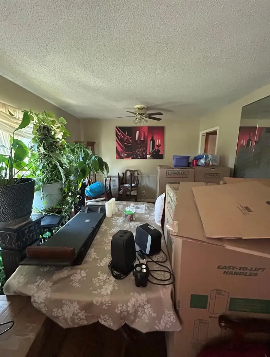 4923 Stoneleigh Dr, San Antonio, TX 78220 - #3