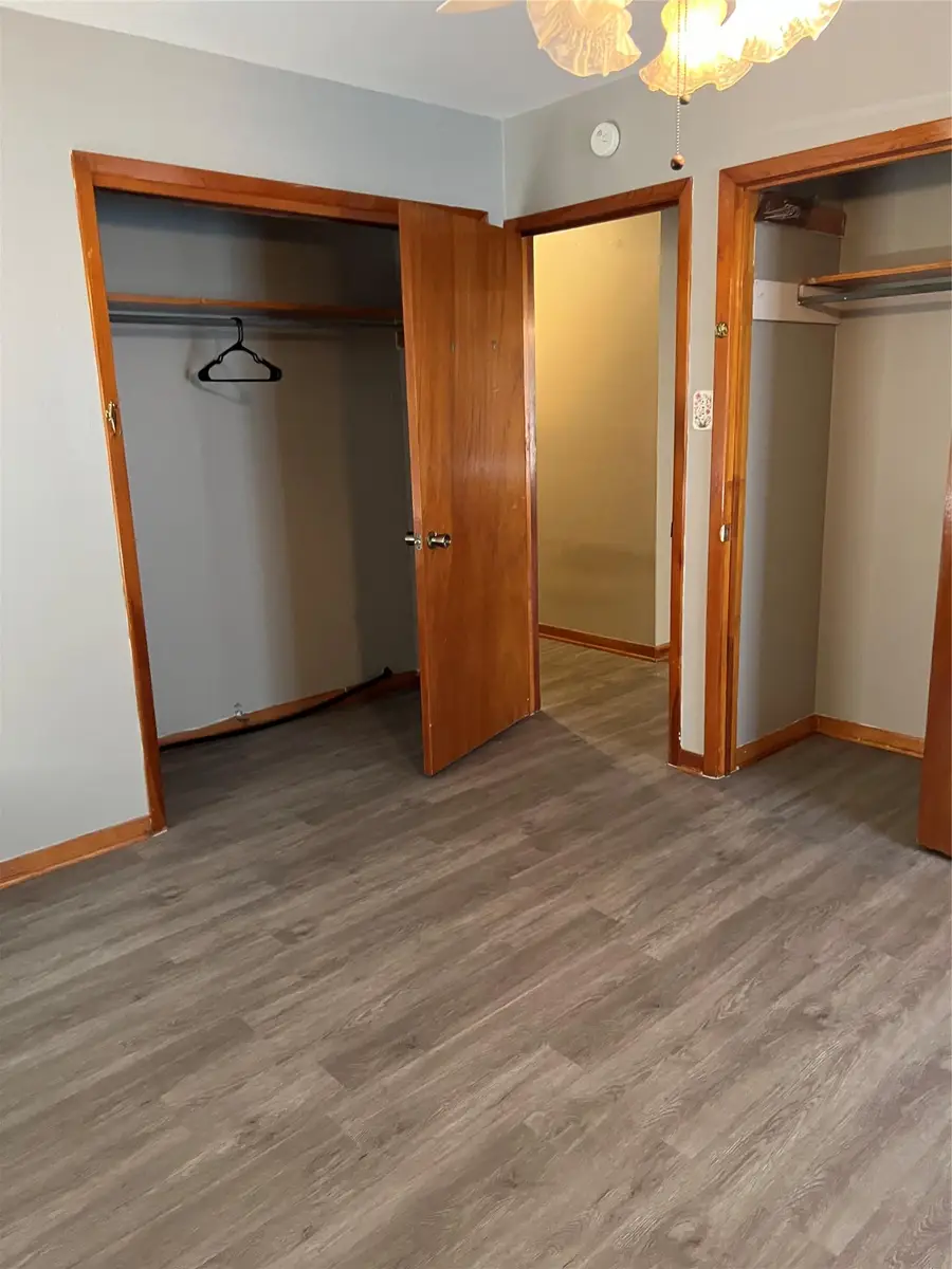 709 W 11th St, Elgin, TX 78621 - #3