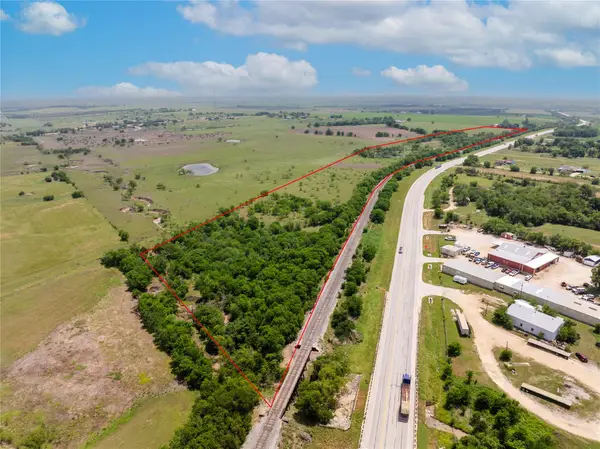 2901 S Main St, Taylor, TX 76574