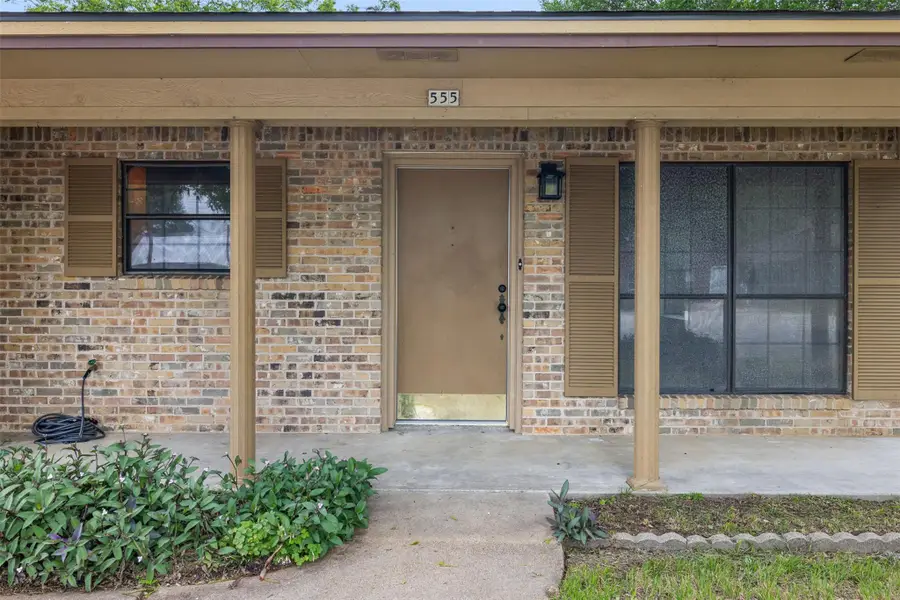555 E Houston St, Giddings, TX 78942 - #3