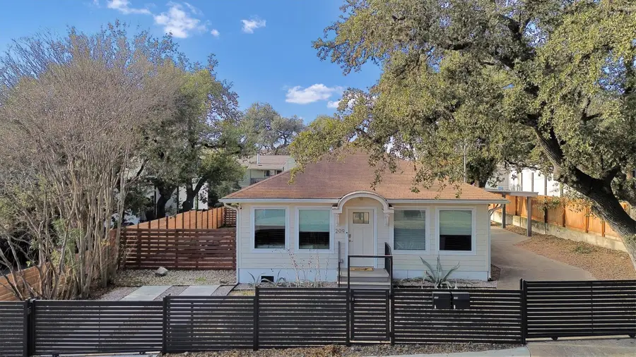 209 E Live Oak St #1/2, Austin, TX 78704 - #2