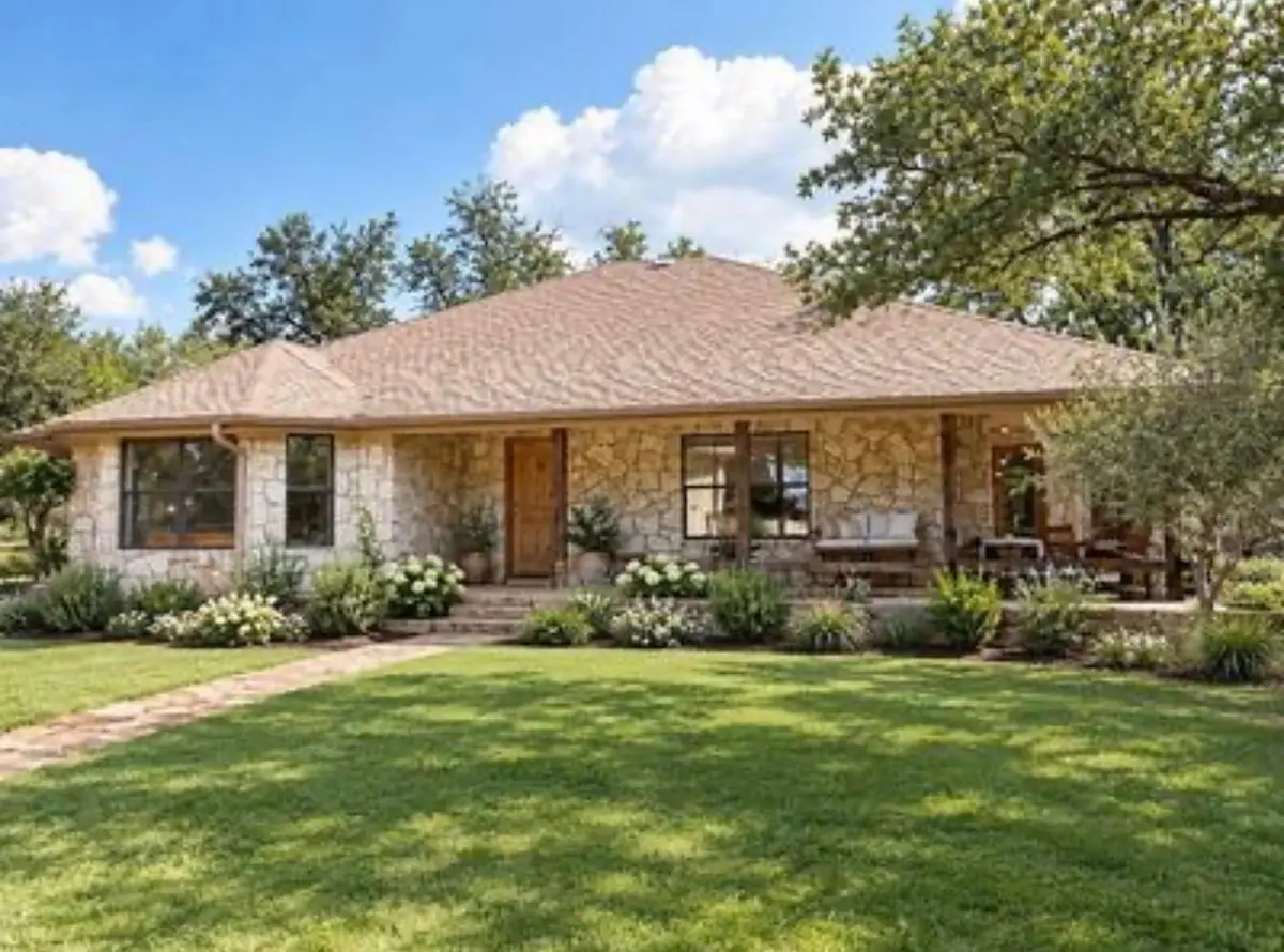 301 Lander Ln, Dripping Springs, TX 78620 - #1