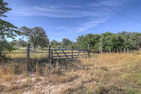 3912 Hickory Forrest Dr, Seguin, TX 78155