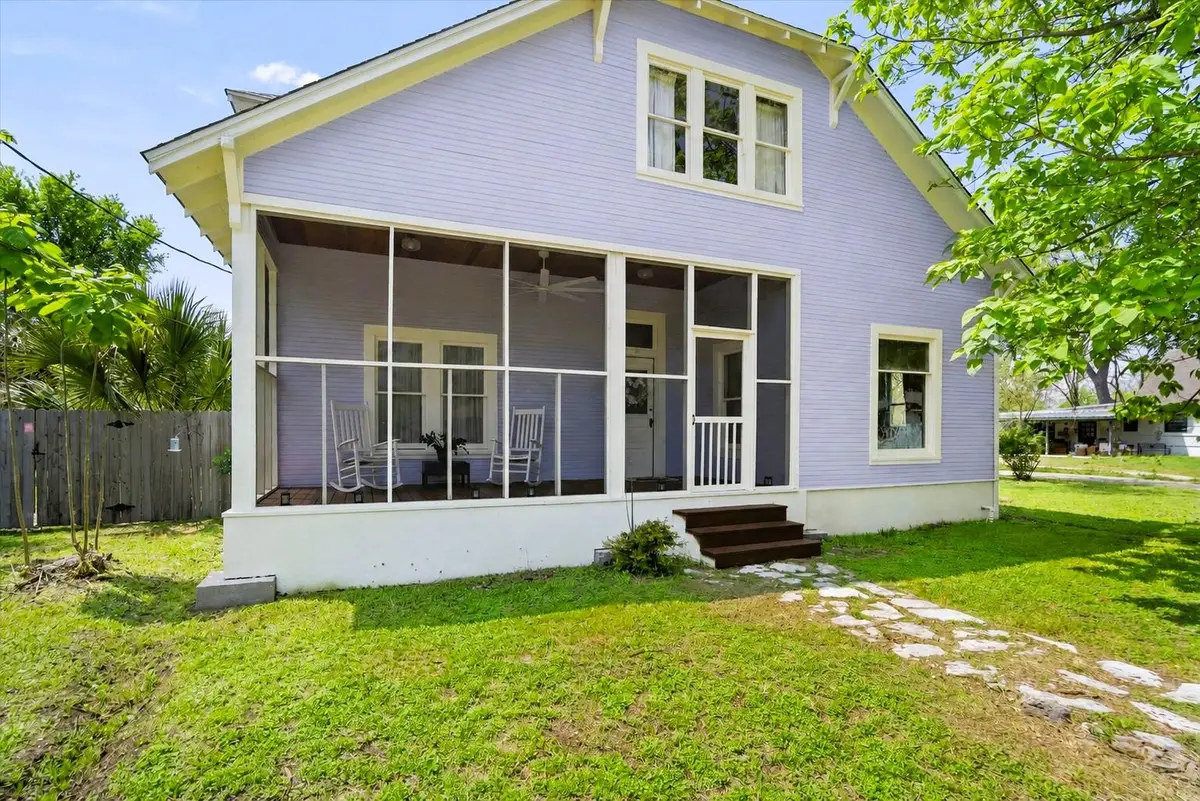 901 Kimbro St, Taylor, TX 76574 - #1