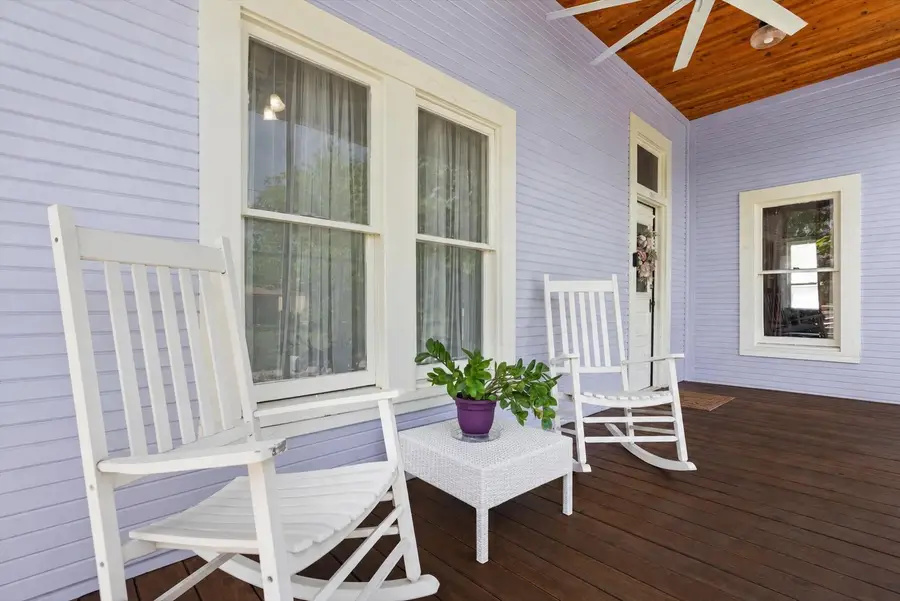 901 Kimbro St, Taylor, TX 76574 - #2