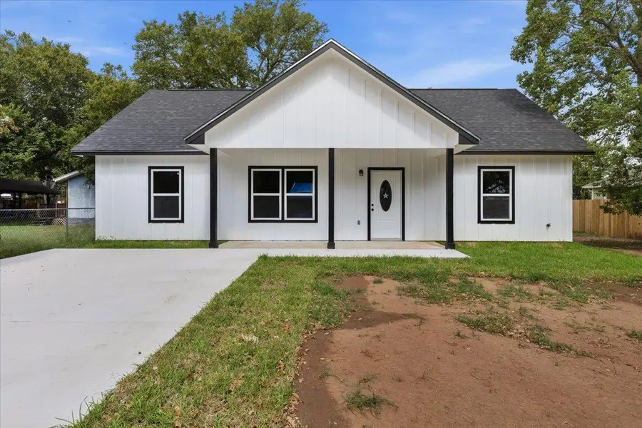 304 Lee St, Smithville, TX 78957 - #2