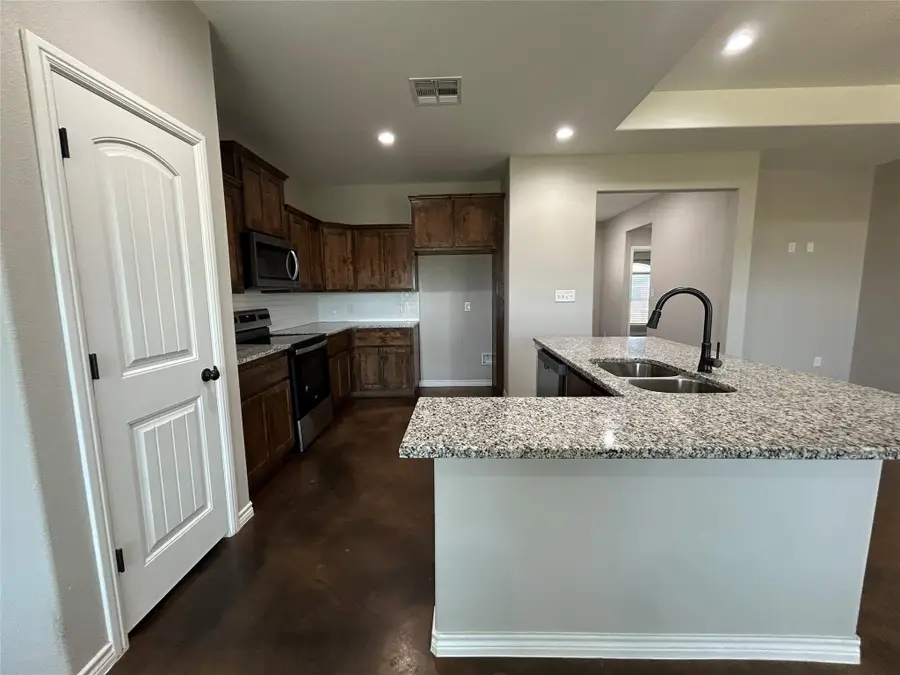 1047 Fieldstone Dr, Lampasas, TX 76550 - #3