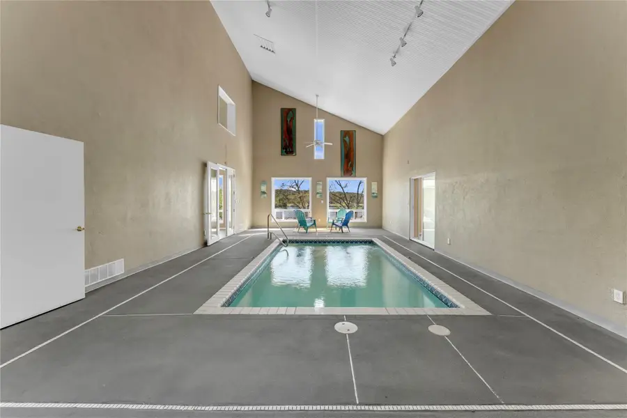 319 Meadowlakes Dr, Marble Falls, TX 78654 - #2