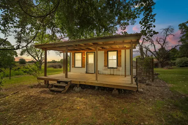 10843 Us Highway 90 W, Harwood, TX 78632