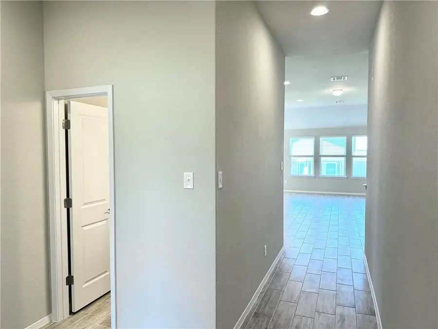 131 Spiny Lizard Ln, San Marcos, TX 78666 - #2