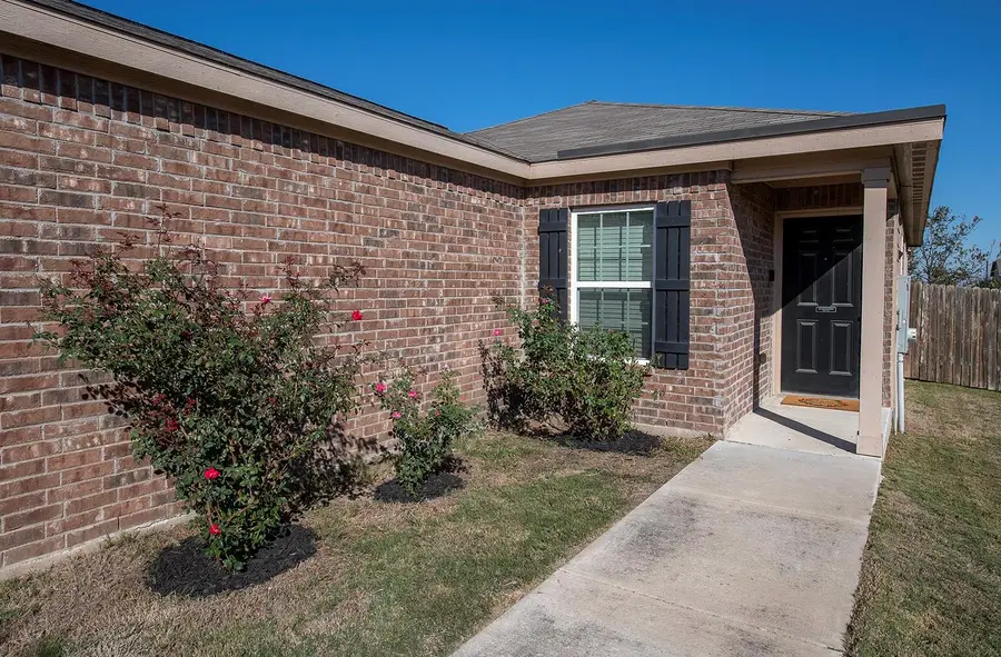 216 Millers Loop, Jarrell, TX 76537 - Image #3