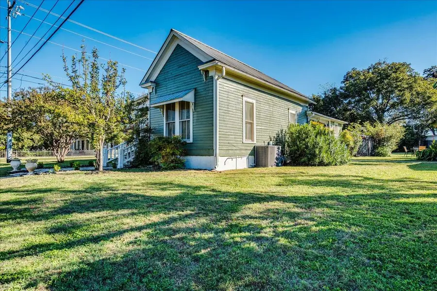 309 N Boundary St, Burnet, TX 78611 - #2