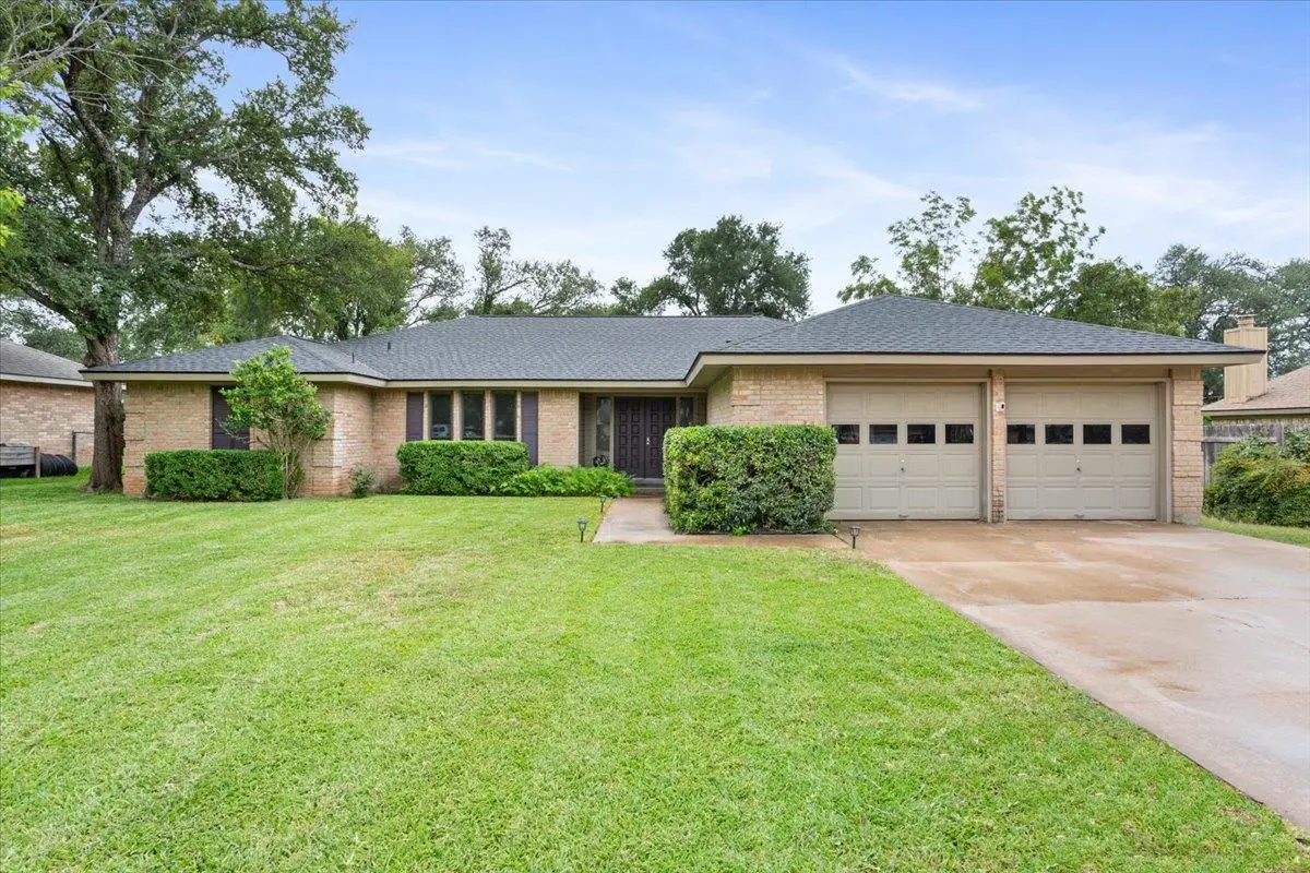 2100 Oakridge Dr, Round Rock, TX 78681 - Image #1