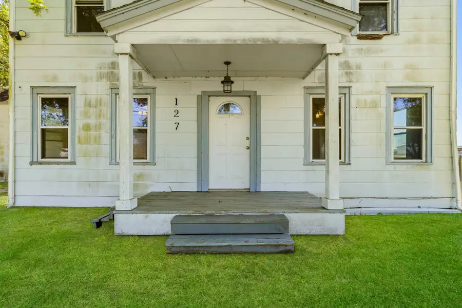 127 N Amthor St, Bellville, TX 77418 - #3
