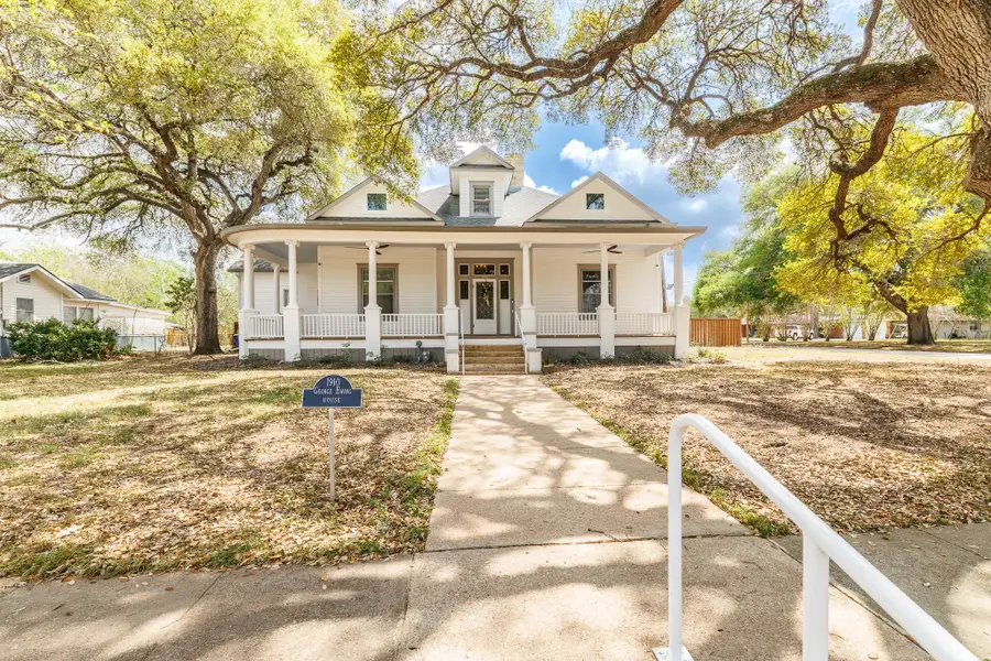 604 Saint Michael St, Gonzales, TX 78629 - #2