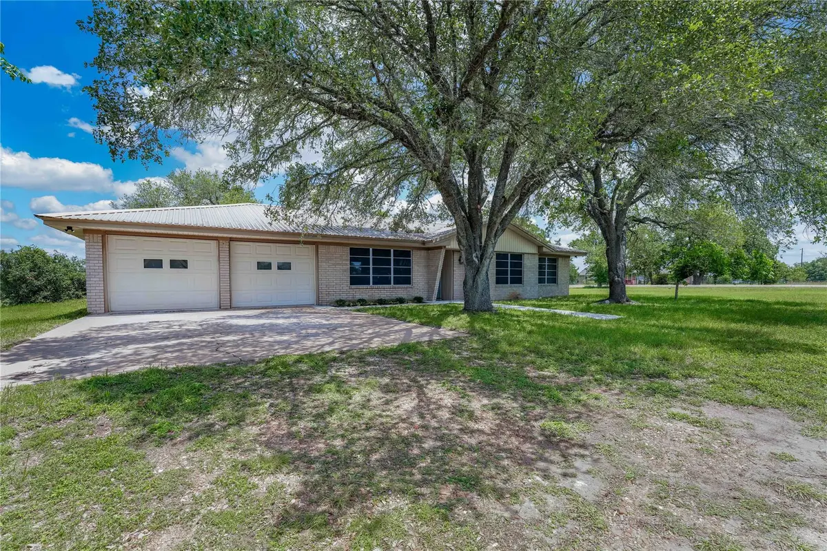 139 Owl Creek Rd, La Grange, TX 78960 - #1