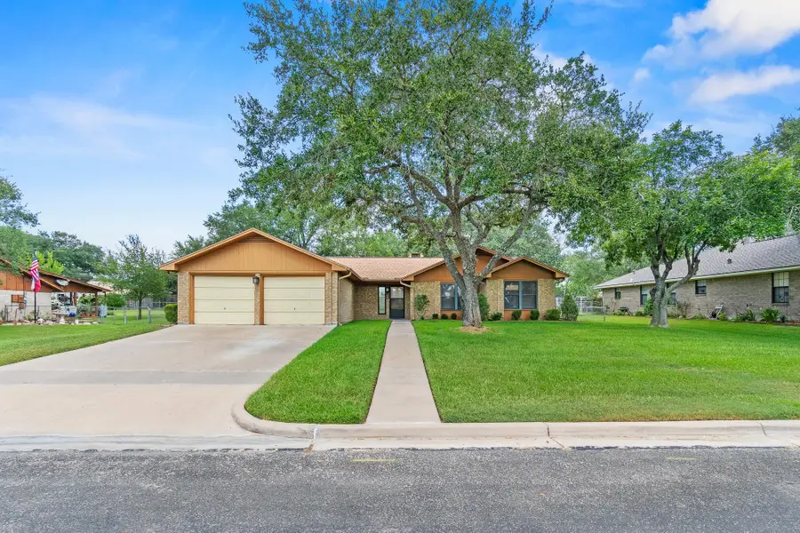 108 Meadow Creek Dr, Schulenburg, TX 78956 - #3