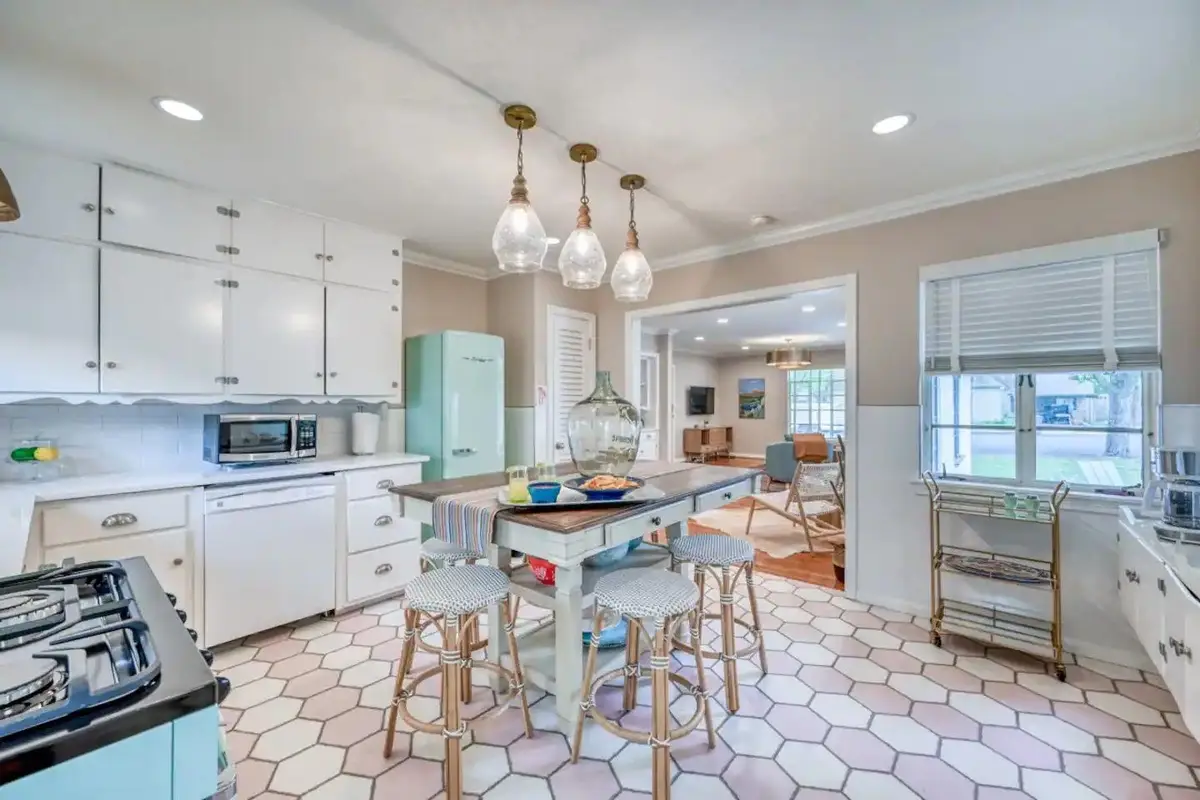 708 W Schubert St, Fredericksburg, TX 78624 - Image #1