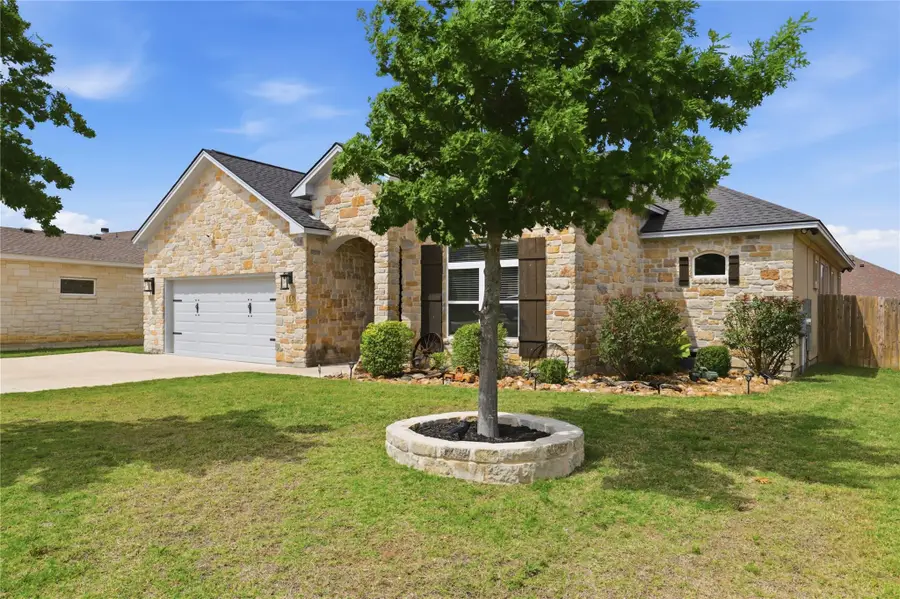 133 Greg Ln, Jarrell, TX 76537 - #2