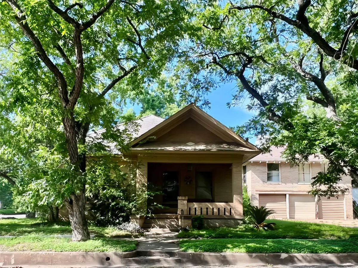 101 NE 6th St, Smithville, TX 78957 - #1