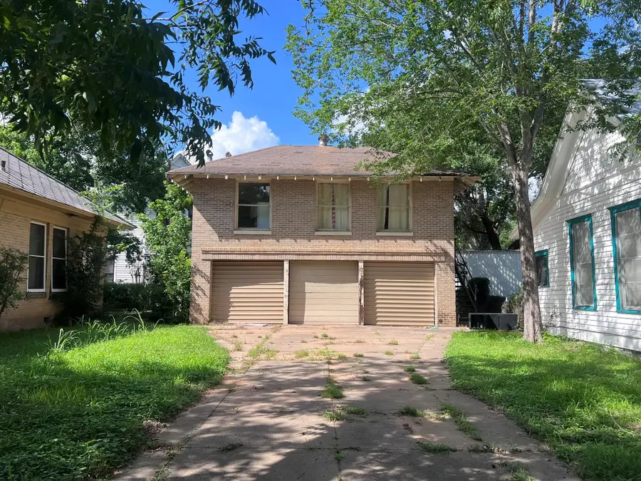 101 NE 6th St, Smithville, TX 78957 - #3