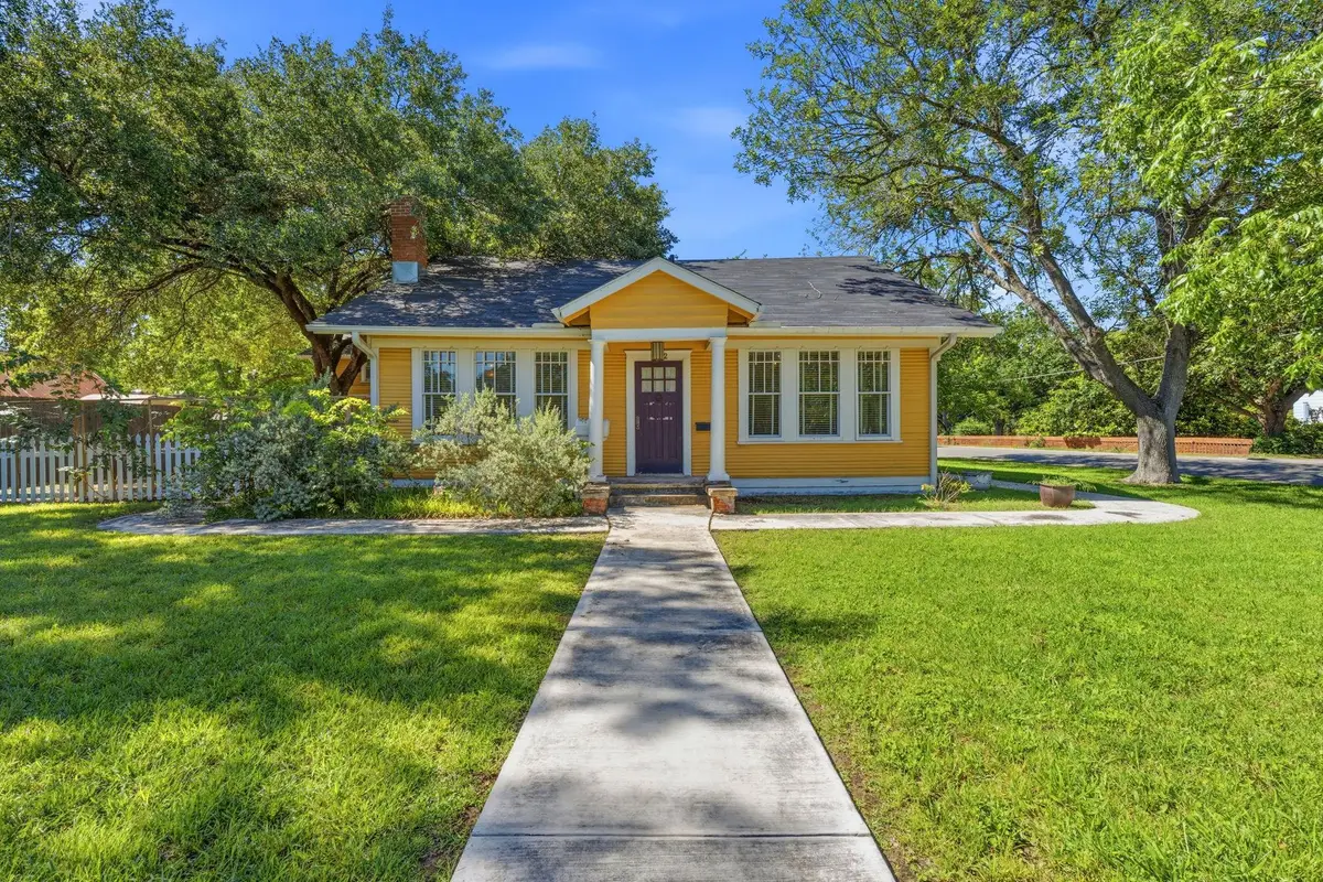 1232 Spruce St, Lockhart, TX 78644 - #1