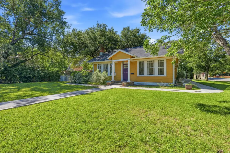 1232 Spruce St, Lockhart, TX 78644 - #2