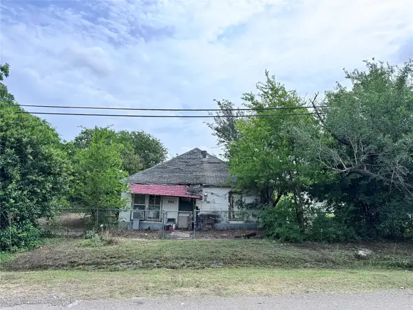 304 E Prairie Ave, Rogers, TX 76569