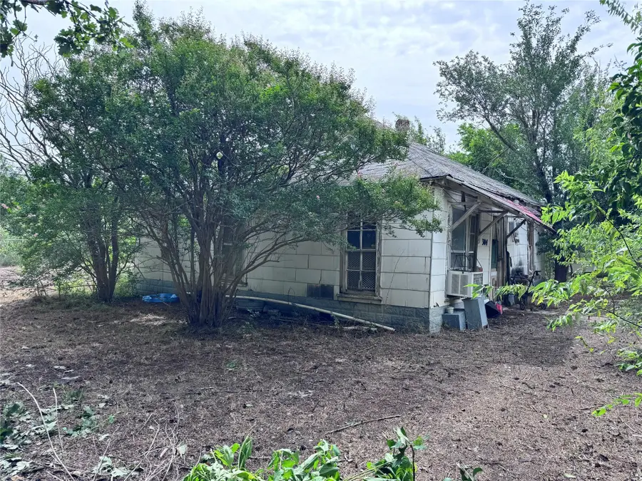 304 E Prairie Ave, Rogers, TX 76569 - #3