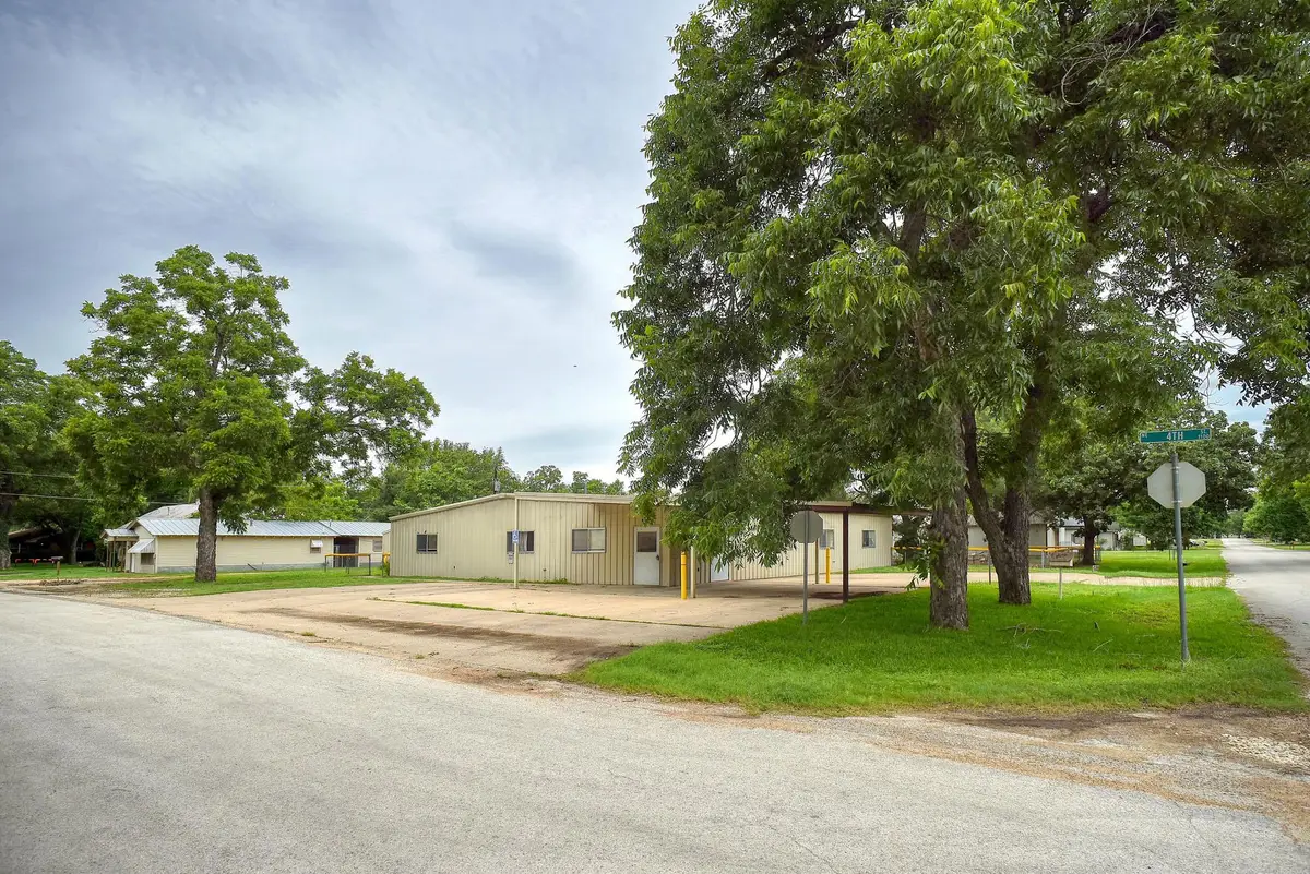 401 Wilkes St, Smithville, TX 78957 - #1